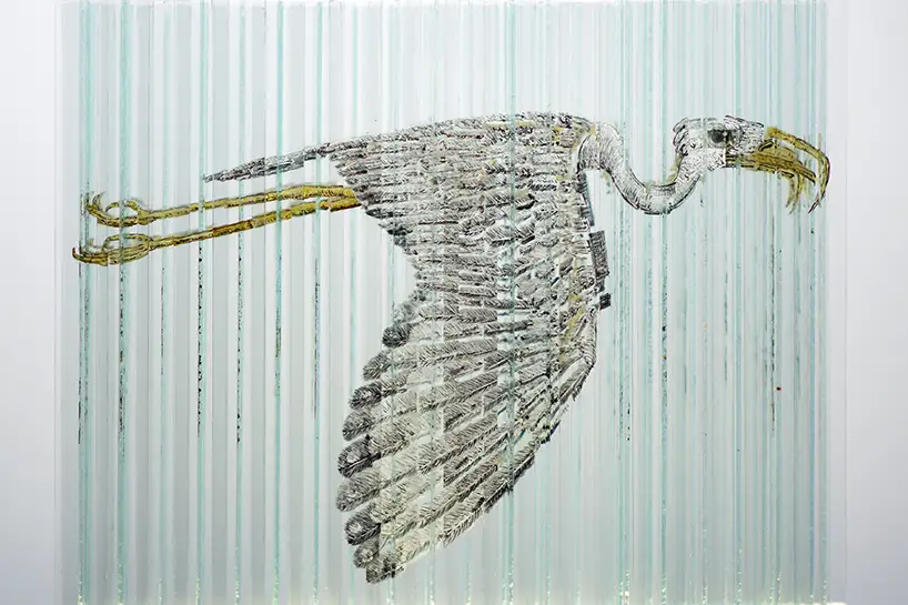 Seite mit Vogel von Glaswürfel mit vier anamorphen Malereien
