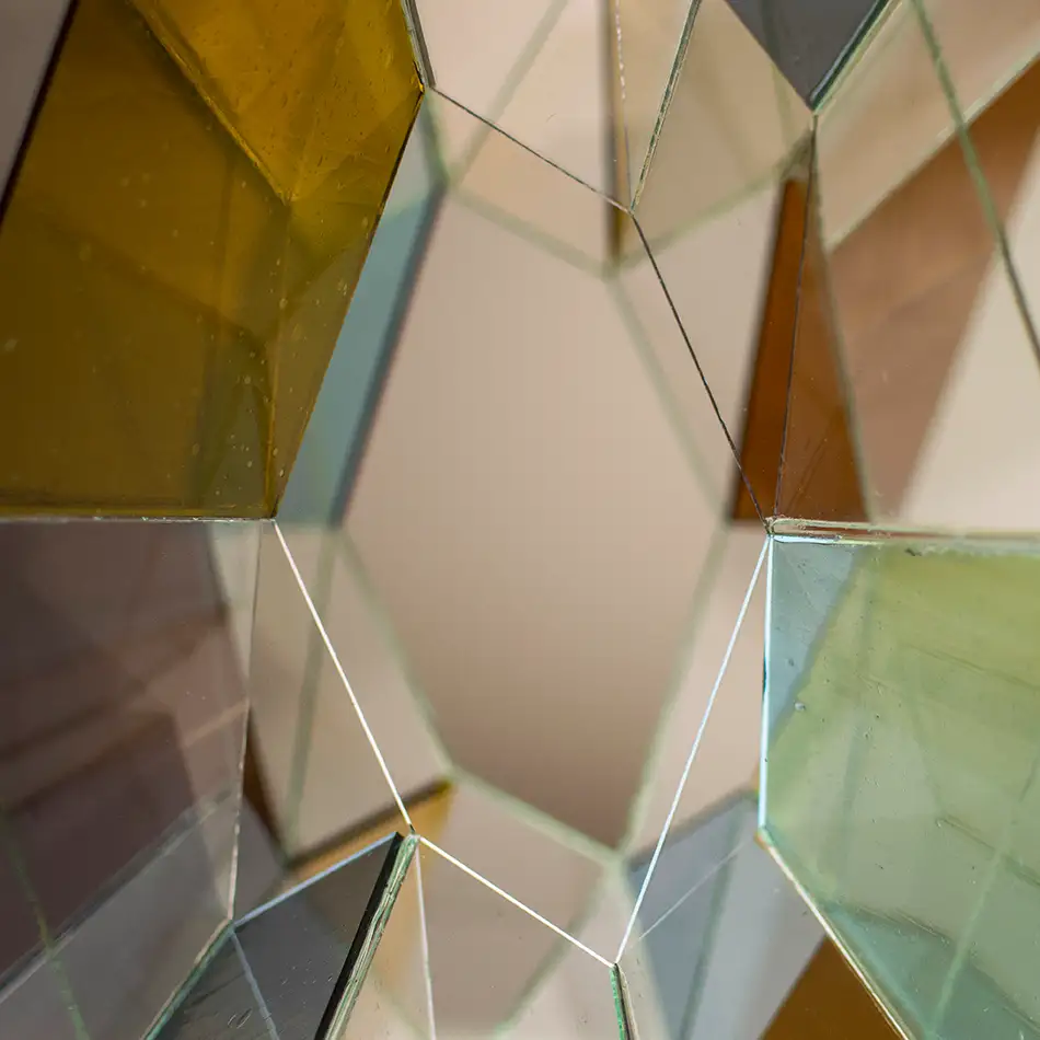 Glas Skulptur die auf der geometrischen Form der geodätischen Kuppel basiert - Detailansicht