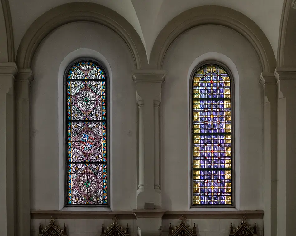 Neuanfertigung von Bleiverglasungen für die Dominikanerkirche Eppan - Fenster in der Kirche
