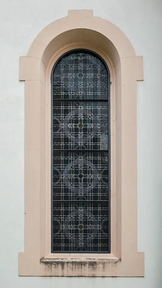 new-production of stained glass windows for the Dominikanerkirche Eppan - outside view of the leadlights