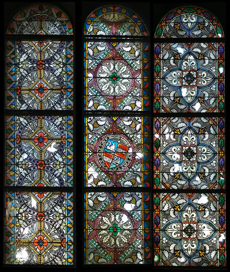 Restauration der Bleiverglasungen und Kunstverglasungen - Dominikanerkirche Eppan - Schadensbild vor der Restauration