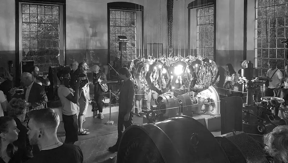 EBBE - turbine-shaped art installation made of mirrors - opening event with viewers