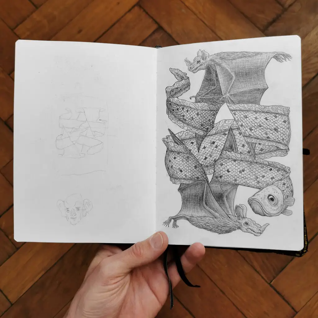 Polytrauma - Serie von Bleistiftzeichnungen in Skizzenbuch - Portrait eines Menschen mit Fledermaus-Ohren und Feldermausnase - Skizzenbuch in Hand