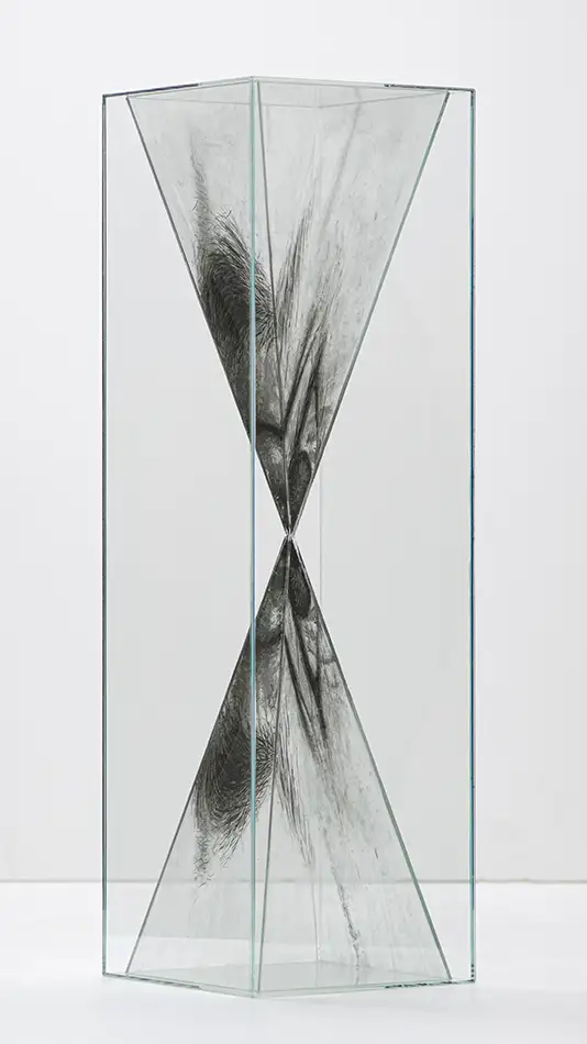 anamorphic glass art object - Eyeeye - standing