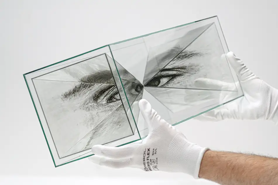 anamorphic glass art object - Eyeeye - held by two hands
